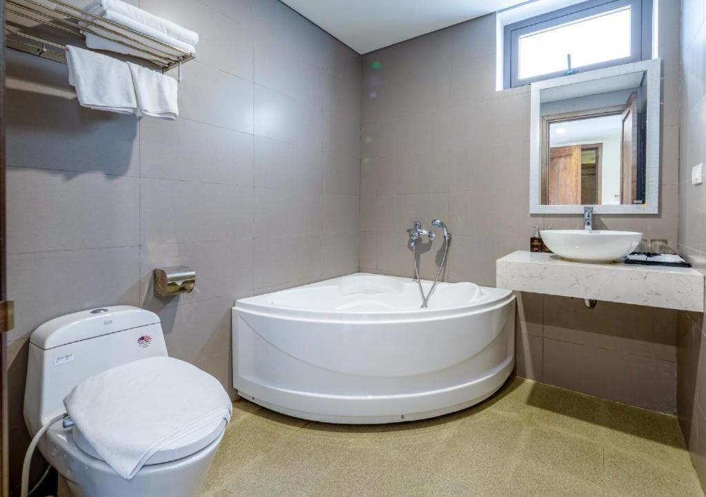 Grand Sea View Hotel & Spa Дананг Экстерьер фото